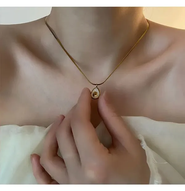 Gold_Avacado_Pendants_For_Women